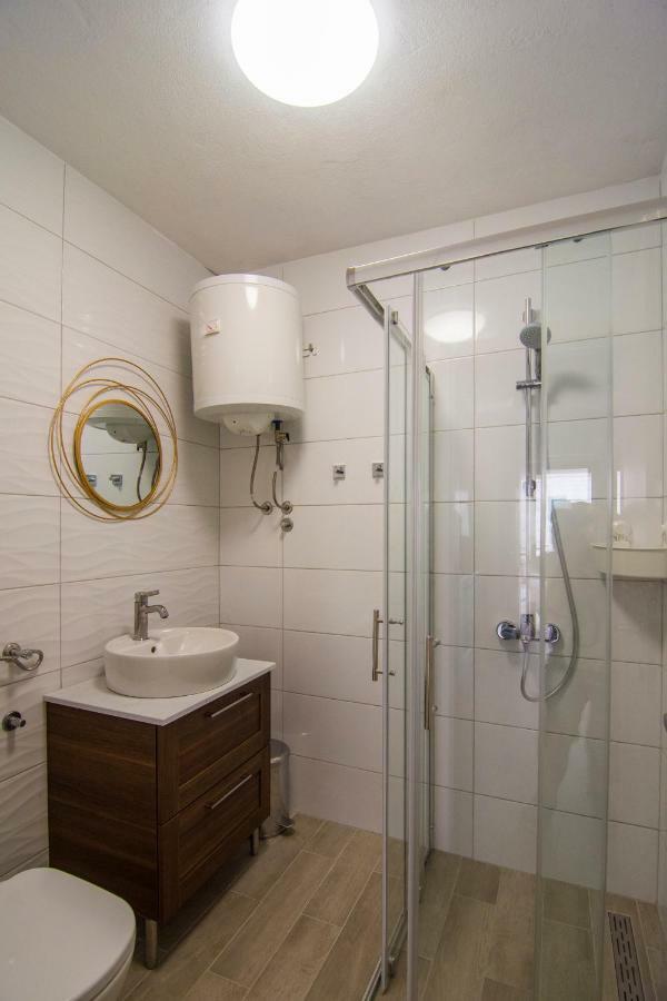Apartments Pina ボル エクステリア 写真