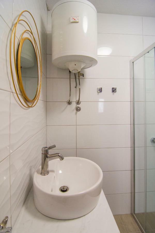 Apartments Pina ボル エクステリア 写真